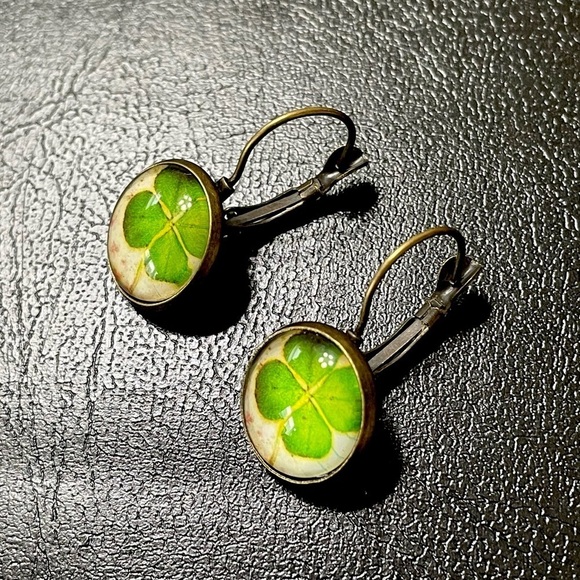 Earrings 4 Leaf Clover Shamrock Lucky Green White Bronze St. Patrick’s Day New - Picture 3 of 7